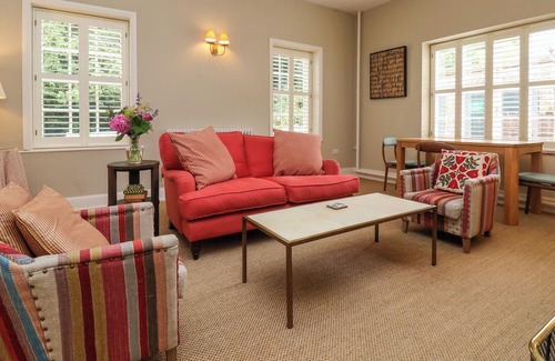 Sutton on the Forest Cabaña | CHAUFFEURS COTTAGE, pet friendly, with open fire in Huby