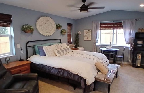 Gresham Apartamento | Cozy studio in peaceful Gresham with WiFi, AC