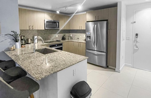 Doral Condominio | Elegant Doral Haven: Spacious Serenity