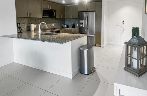 Doral Condominio | Chic Doral Condo: 3BR, 3 Baths