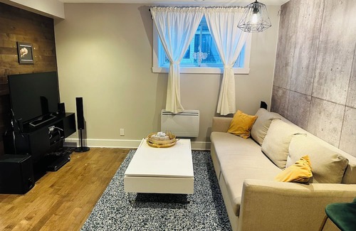 Saint-Hubert Apartamento | Urban Retreat - 3 Beds|6 Guests|Free Parking