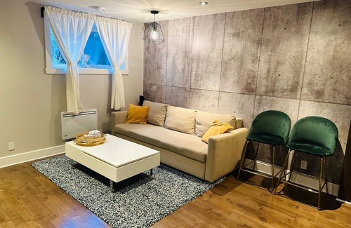 Saint-Hubert Apartamento | Urban Retreat - 3 Beds|6 Guests|Free Parking