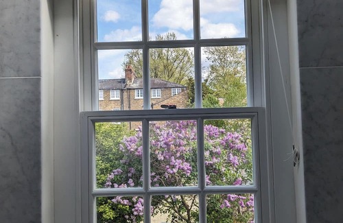 Bow West Casa | Entire Georgian Townhouse Close to Central London