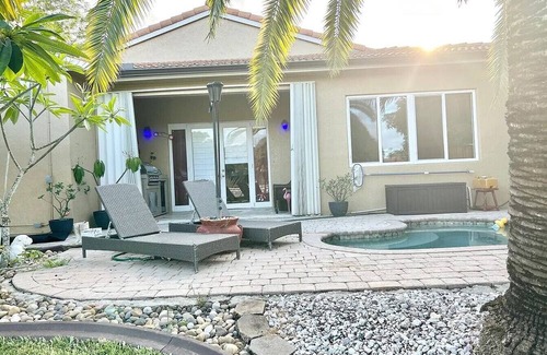 Miramar Casa | Beautiful lakefront retreat with outdoor kitchen, tiki hut and spa.