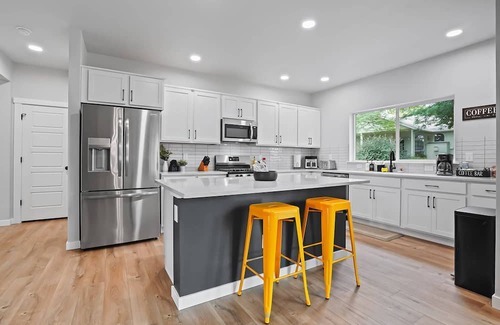 Meridian Casa | Welcome to the Jungle! Fits 18+!