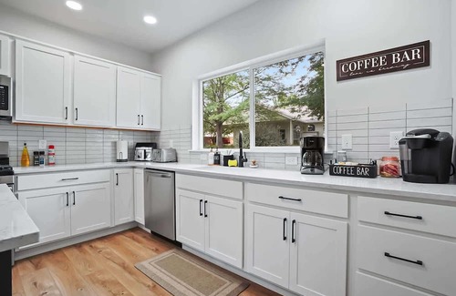 Meridian Casa | Welcome to the Jungle! Fits 18+!