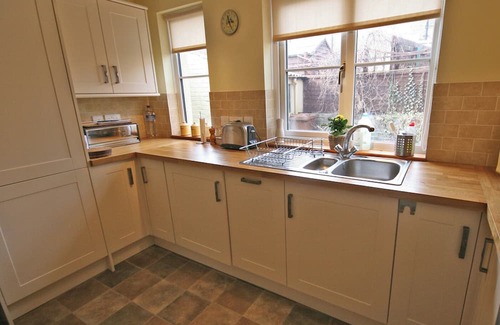 Warkworth Cabaña | Tucked within a peaceful courtyard of four yet only a few yards from the River Coquet in Warkworth.