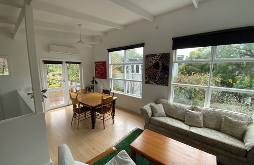 Castlemaine Casa | Gingell Lofthouse - A New York State of Mind - unique short stay experience