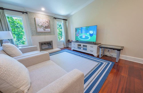Placentia Villa | Luxury living with Spa & Pool near Disney & Beach