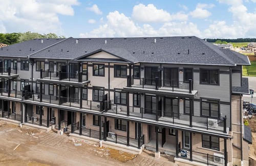 Kitchener Casa | Entire Home in Kitchener