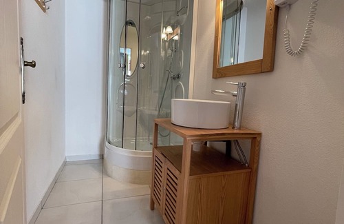 Villedieu-sur-Indre Cama Y Desayuno | Furnished room rental in Villedieu/Indre, breakfast not included.