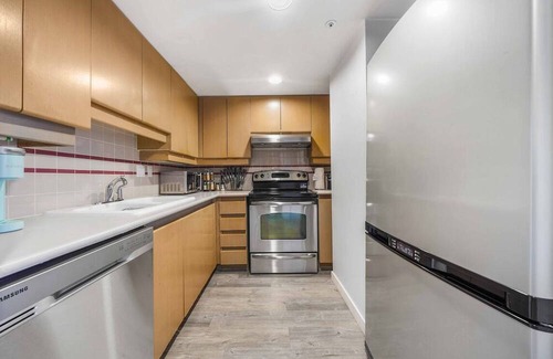 Crosstown Apartamento | City Skyline DT 3BR Condo DT with Free Parking!