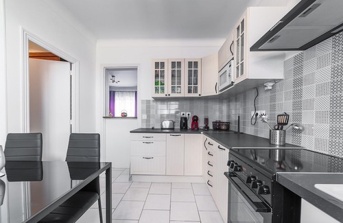 Creil Apartamento | Cosy Modern Apartment