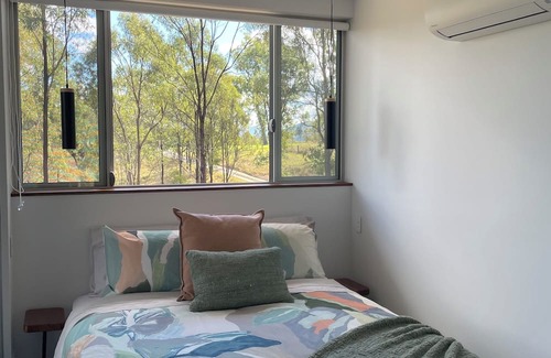 Mount Alford Cabina | Luxury container cabin with scenic views & outdoor bath close to wineries
