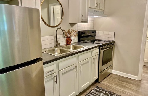 Beech Grove Apartamento | Newly Remodeled Furnished Apts - 1 bed