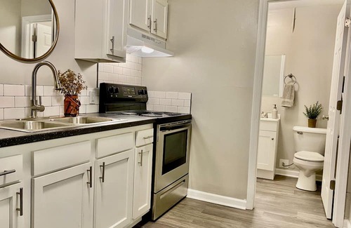Beech Grove Apartamento | Newly Remodeled Furnished Apts - 1 bed