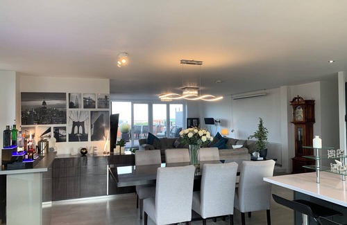 Derby Apartamento | Luxury Entire City Penthouse with Hot Tub on roof terrace
