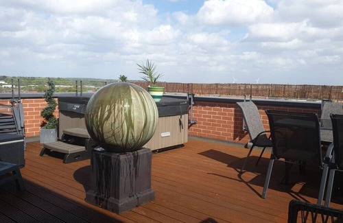 Derby Apartamento | Luxury Entire City Penthouse with Hot Tub on roof terrace