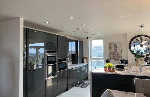 Derby Apartamento | Luxury Entire City Penthouse with Hot Tub on roof terrace