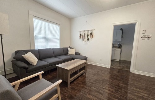 Moose Jaw Apartamento | Best Airbnb in MJ Sleeps 2 Parking Coffee