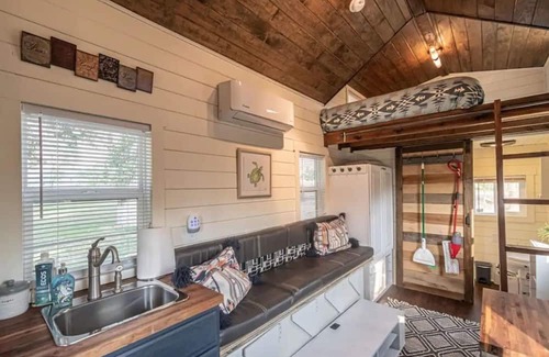 Ririe Alquiler De RV | Reconnect with nature and create memories at River Rowed Tiny Home.