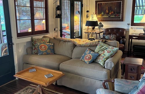 Cazenovia Cabaña | Beautiful Watefront Camp for Rent on Cazenovia Lake. Sleeps 12. Dock/Rafts.