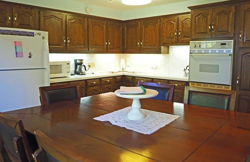 Sugarcreek Casa | Country Acres Retreat 3 br. country home with large backyard.