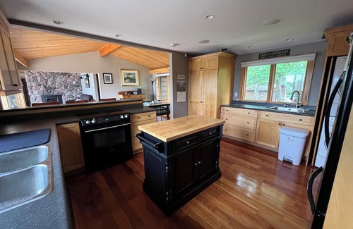 The Archipelago Cabaña | Beautiful lakefront Georgian Bay Cottage in Pointe Au Baril, Family friendly