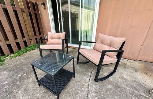 Delaware County Apartamento | Two Bedroom Fully Furnished with Amenities. 1 Car Garage.