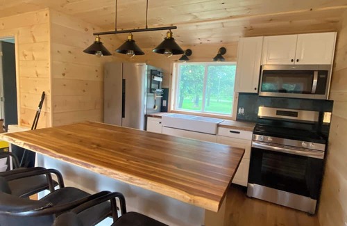 Burnt River Cabina | Newly renovated cozy cabin on beautiful river with great swimming and kayaking