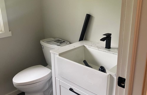 Burnt River Cabina | Newly renovated cozy cabin on beautiful river with great swimming and kayaking