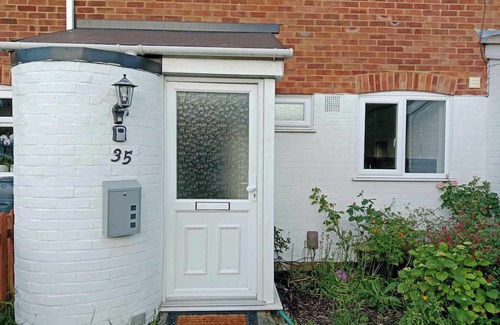 Aylesbury Casa | Monmouth House Aylesbury Premier Quality Accommodation Sleeps Up to 6 Guests