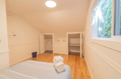 South Surrey Casa | Chic Private Modern Home with All Amenities: Your Perfect Getaway!