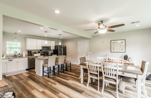 Hendersonville Otro | Charming ranch style farmhouse, close to Nashville