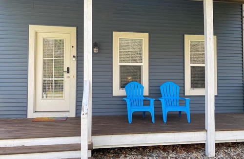 South Haven Casa | Charming house four blocks from Lake MI, with screened porch, yard games, & AC
