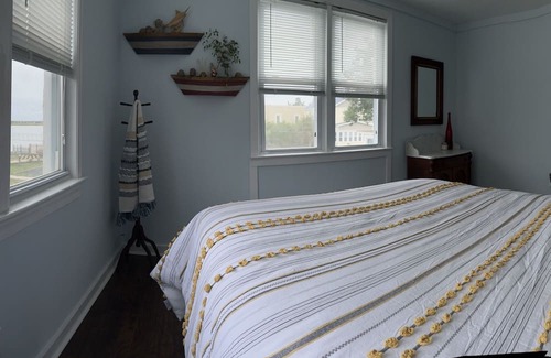 Somers Point Apartamento | Bay View from your BED! Dog friendly and parking!