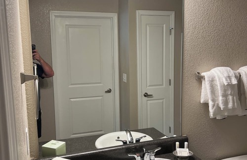 Buechel Apartamento | Louisville 1 bedroom fully furnished apartment!