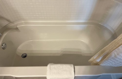 Buechel Apartamento | Louisville 1 bedroom fully furnished apartment!
