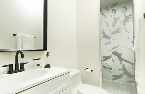 Hollywood Apartamento | Super conformable, spacious, clean and great location. 6 min away from Hardrock.