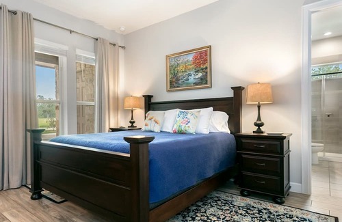 Willow City Cama Y Desayuno | Porter Haus: Wildflower | 1/1 King Suite, Breakfast Provided