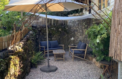 Reiselfingen Apartamento | Apartment 'Ferienwohnung Mondschaukel' in Löffingen with Private Terrace and Wi-Fi