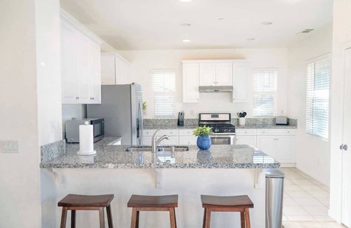 Ontario Casa | Furnished｜Pet Friendly｜Near Airport｜Prefect For WFH&Vacation&Insurance #41640