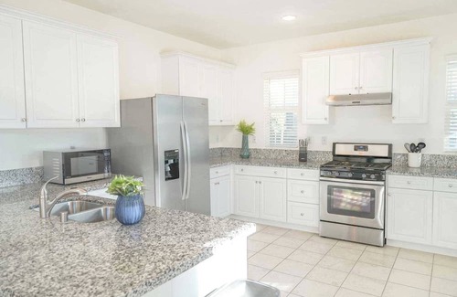 Ontario Casa | Furnished｜Pet Friendly｜Near Airport｜Prefect For WFH&Vacation&Insurance #41640