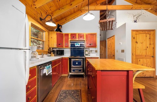 Unicoi County Apartamento | 3BR cabin near Nolichucky River in Erwin Single Family Home
