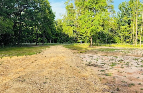 Grady Alquiler De RV | Enjoy the peaceful country scenery and the serenity of being one with nature!