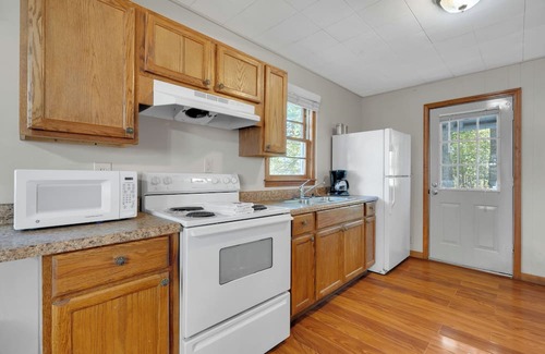 Jamestown Cabina | Charming 3-Bedroom Rustic Cabin 1/2 Mile from Marina and Boat Ramp! #412