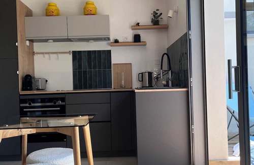 Grezieu-la-Varenne Apartamento | Studio au Calme et Ensoleillé
