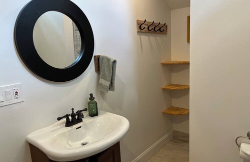 Knoxville Cabina | Beautiful Tiny House perfect for small families.