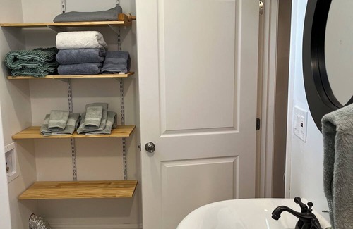 Knoxville Cabina | Beautiful Tiny House perfect for small families.