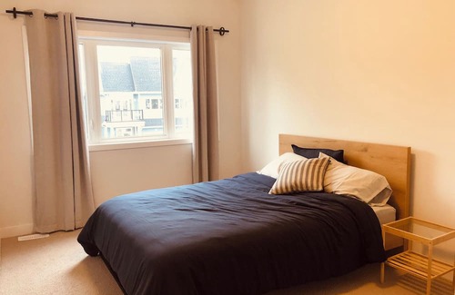 Wellington Casa | Modern, spacious and new home in Wellington - walking distance to all amenities!